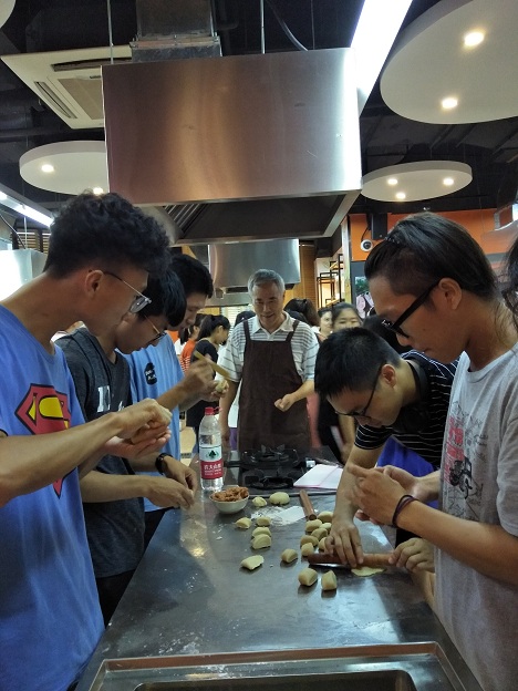 共捧一轮明月，感恩永存心间――太阳成集团tyc122cc导师团中秋节感恩活动