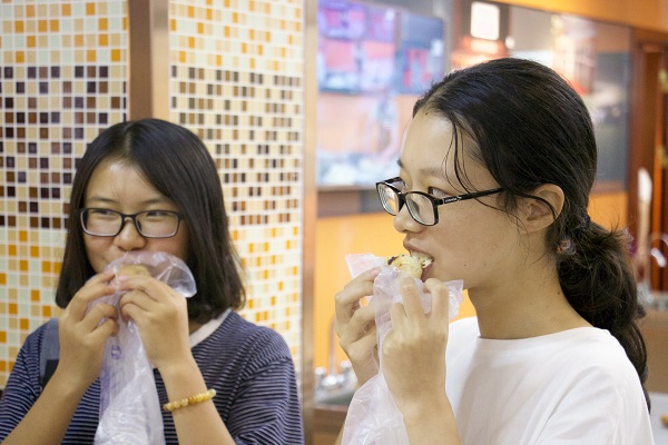 共捧一轮明月，感恩永存心间――太阳成集团tyc122cc导师团中秋节感恩活动