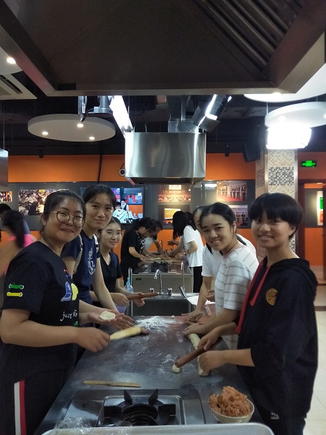 共捧一轮明月，感恩永存心间――太阳成集团tyc122cc导师团中秋节感恩活动