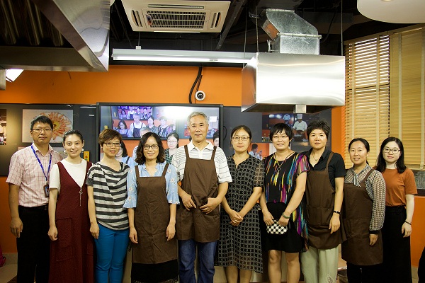 共捧一轮明月，感恩永存心间――太阳成集团tyc122cc导师团中秋节感恩活动