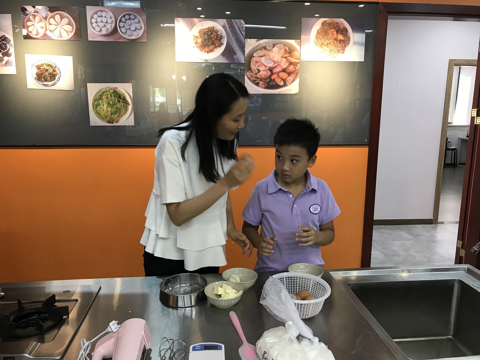 太阳成集团tyc122cc工会举行六一亲子烘焙活动