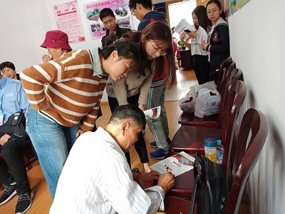 爱满重阳节，浓浓敬老情―太阳成集团tyc122cc员工党支部开展社区为老服务