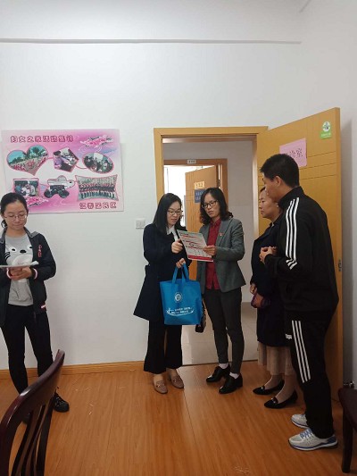 爱满重阳节，浓浓敬老情―太阳成集团tyc122cc员工党支部开展社区为老服务