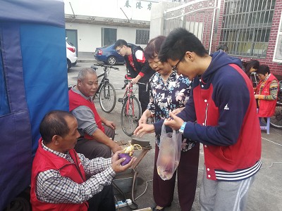 爱满重阳节，浓浓敬老情―太阳成集团tyc122cc员工党支部开展社区为老服务