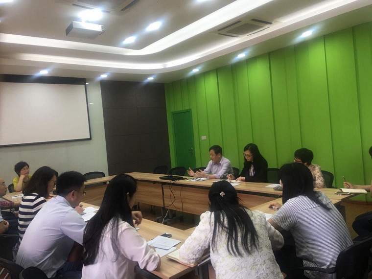 太阳成集团tyc122cc教工党支部组织开展“争做四有好老师”讨论会